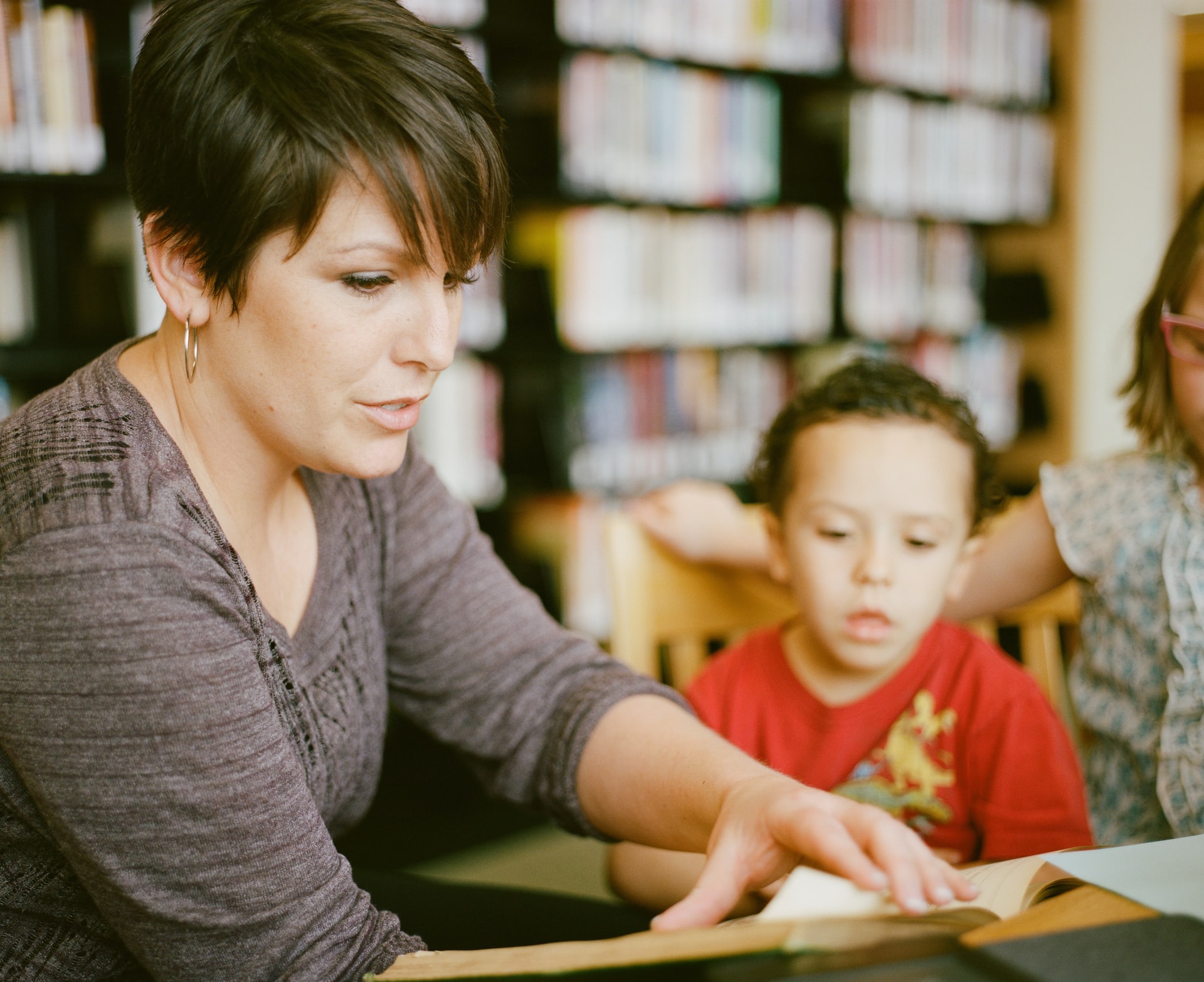 A teacher and student read a book to improve reading comprehension and vocabulary knowledges in the classroom.